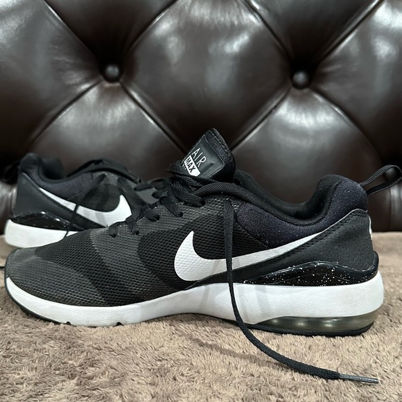 Nike Black and white Sneakers main image 7